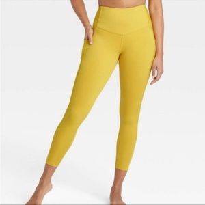 All In Motion High Rise 7/8 Ribbed Leggings
Antique Gold